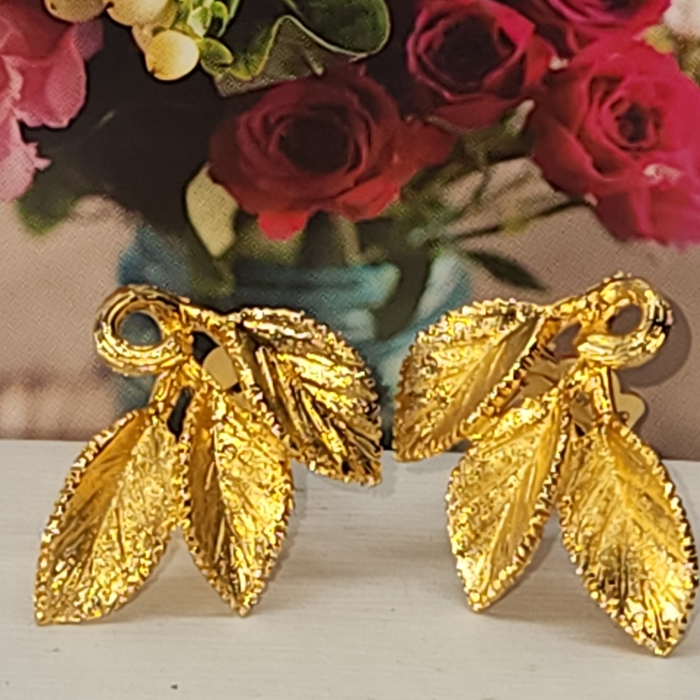 #1589, VINTAGE SIGNED (POLCINI) CLIP 3 LEAF EARRINGS, ENAMEL